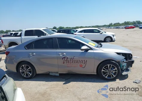 2024 Kia Forte Lxs z USA, uszkodzony, nr VIN 3KPF24AD8RE730269